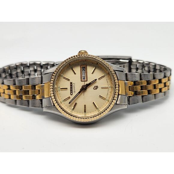 Vinatge Citizen Quartz Women’s Watch Day/Date Two Tone Silver/Gold -New Battery - Picture 2 of 9